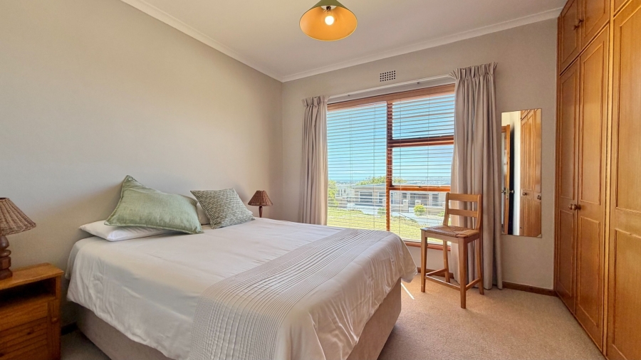 4 Bedroom Property for Sale in Mountainside Western Cape